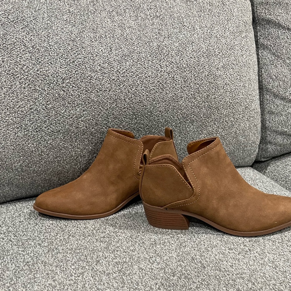 Qupid Booties size 8.5, color Maple Distress BUBUCK PU